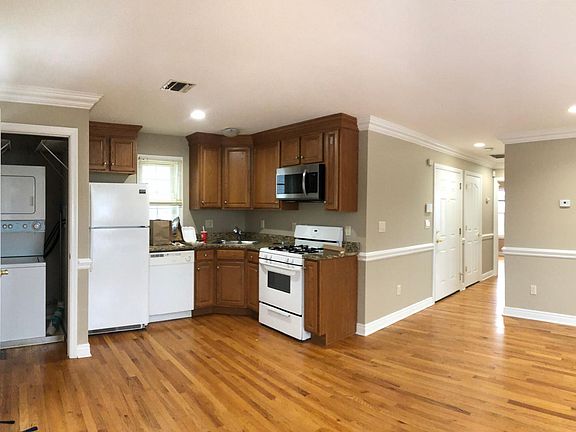 Living, kitchen with washer-dryer