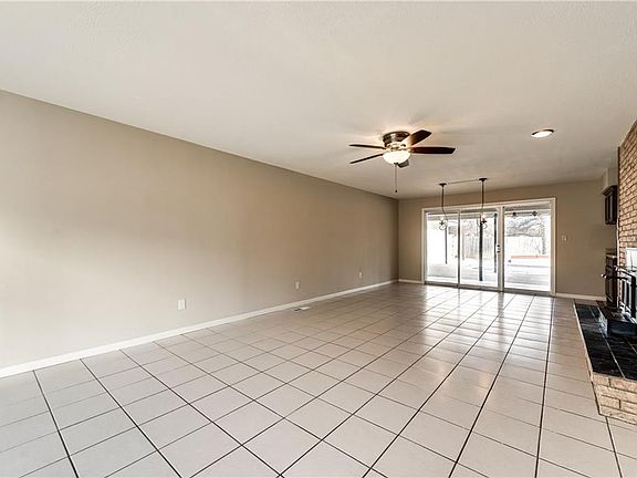 4th image of 606 W Hillcrest St