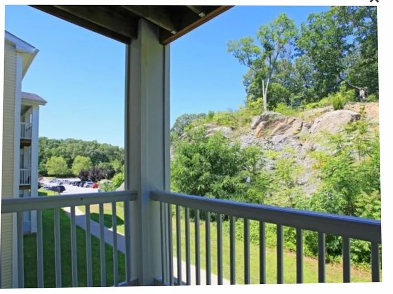 Stonington Estates Apartments — Photo 14