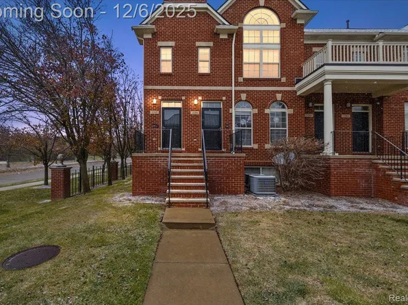 3293 Newbury Pl #28, Troy, MI 48084