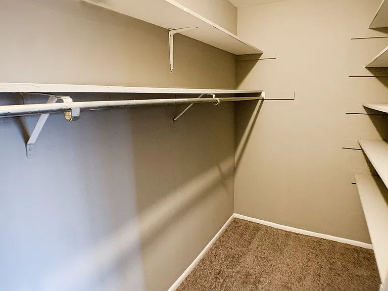 Crown Pointe Apartments — Photo 34