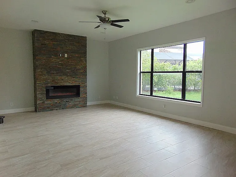 20104 Pond Spring Way — Photo 4