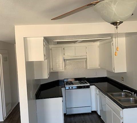 3rd image of 13616 Cerise Ave