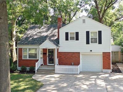 6811 Marty St, Overland Park, KS, 66204