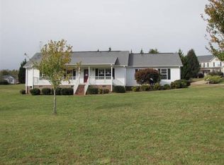 169 Red Globe Ln, Woodruff, SC 29388
