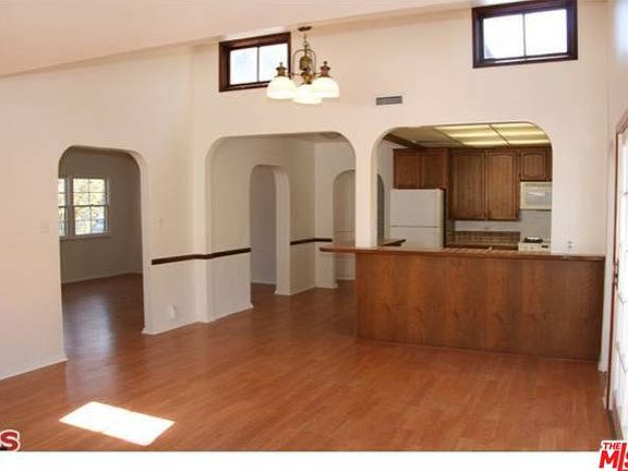 3rd image of 2623 Veteran Ave