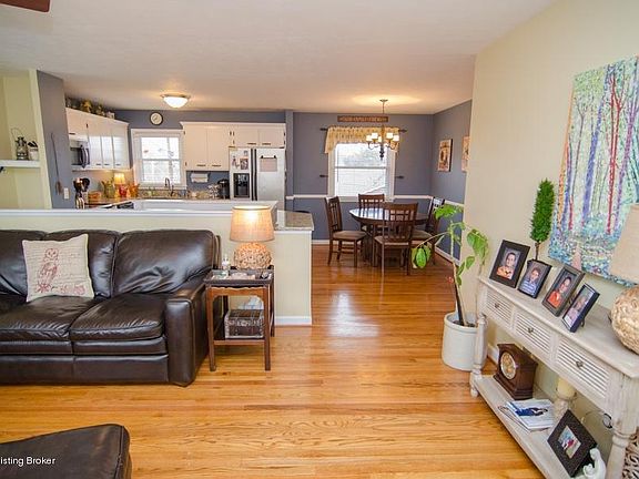 4th image of 3128 Roselawn Blvd