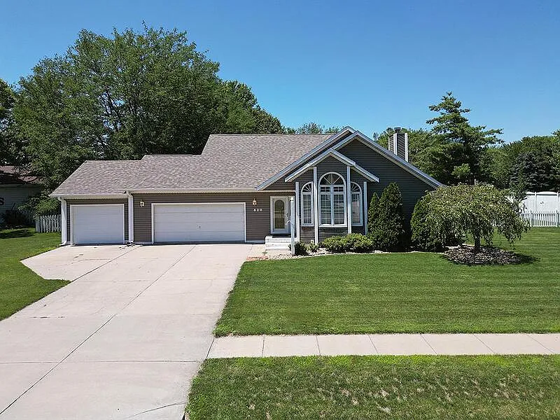 820 Redwood Rd
