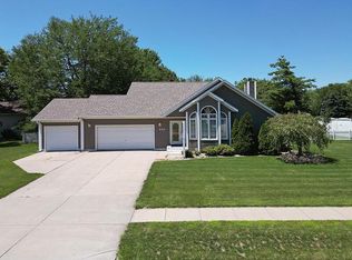 820 Redwood Rd, Grand Island, NE 68803
