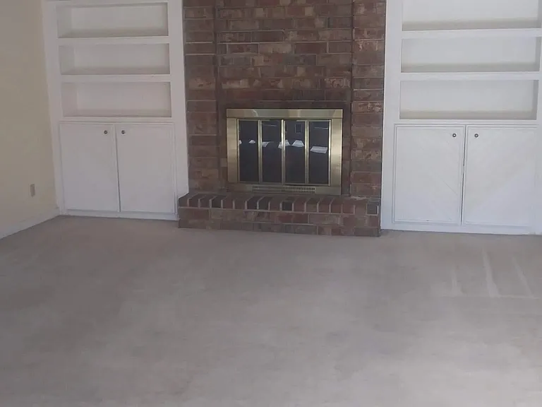 2416 Briarwood Ct — Photo 3