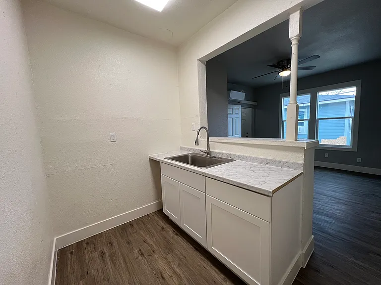 107 Stanley Ct #4 — Photo 3