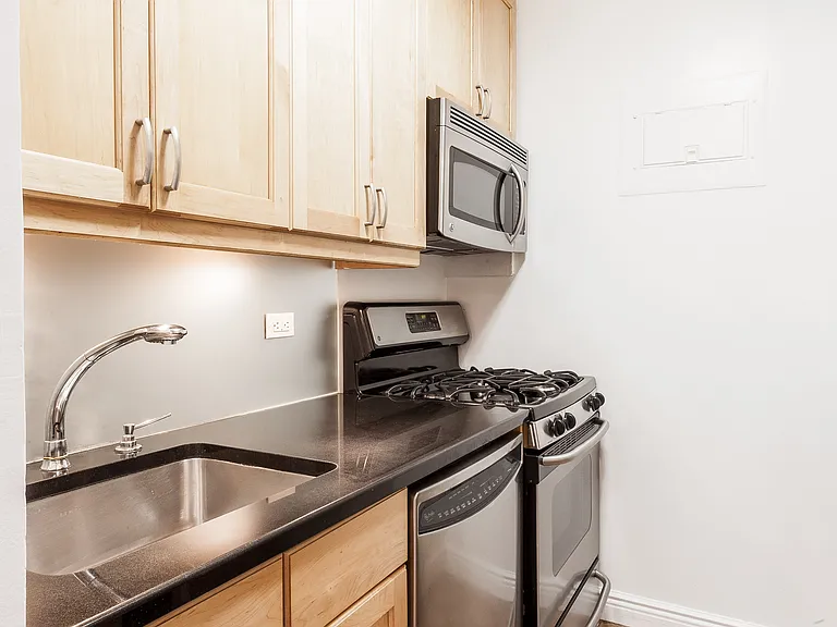 201 E 87th St #23R — Photo 4