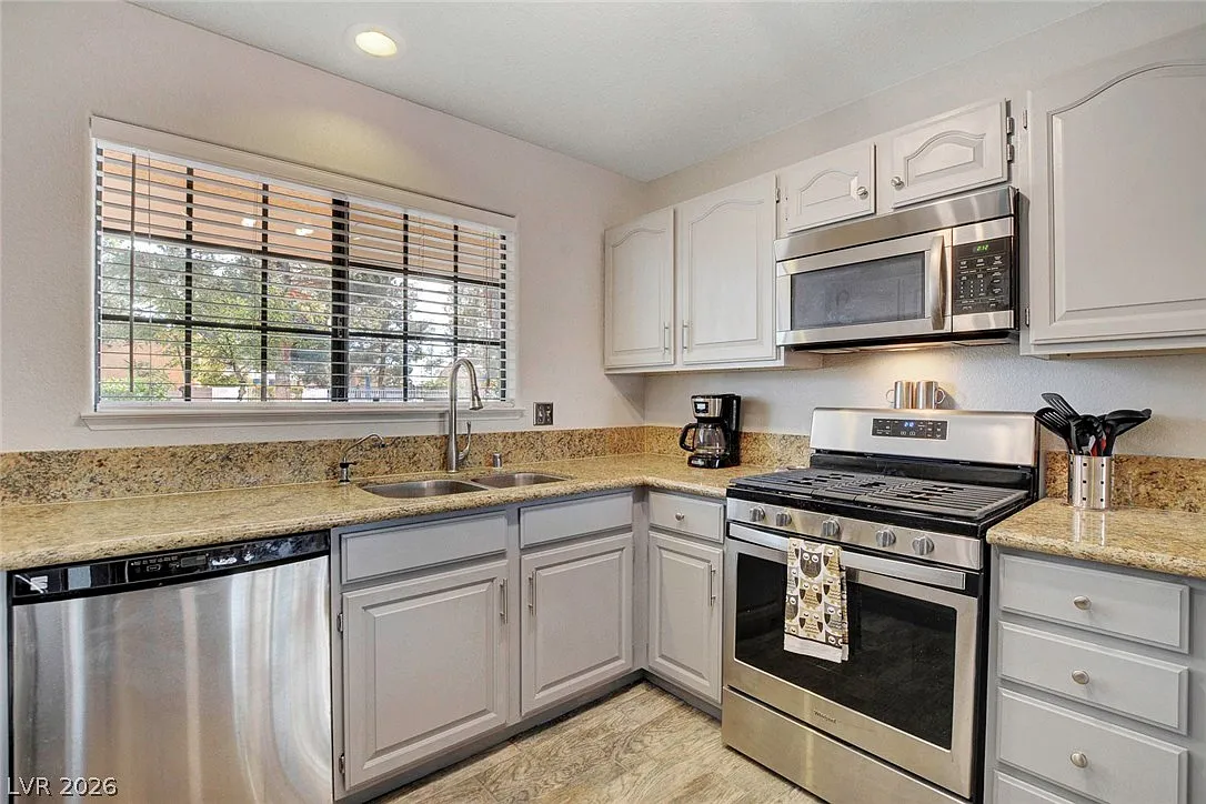 2 bed, 2.0 bath, 1272 sqft, $1,875 — Photo 3