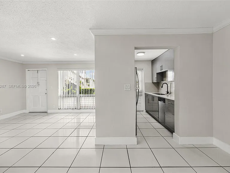 5450 Hollywood Blvd #107 — Photo 1