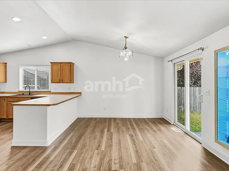 1025 89th Dr NE — Photo 5