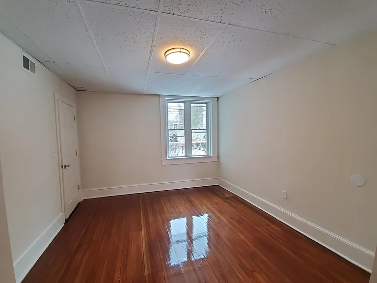 317 William St — Photo 7