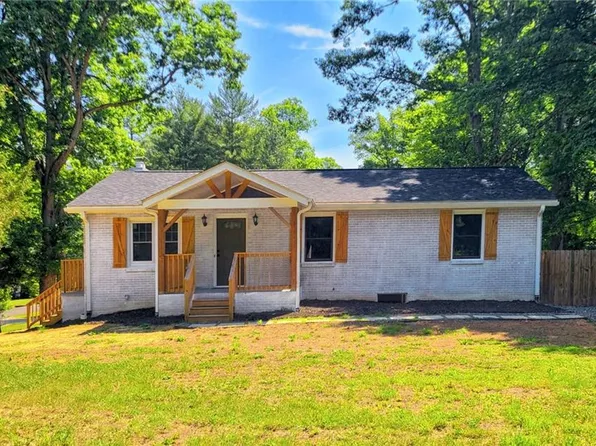 4665 Hildebrand Dr, Winston Salem, NC 27106