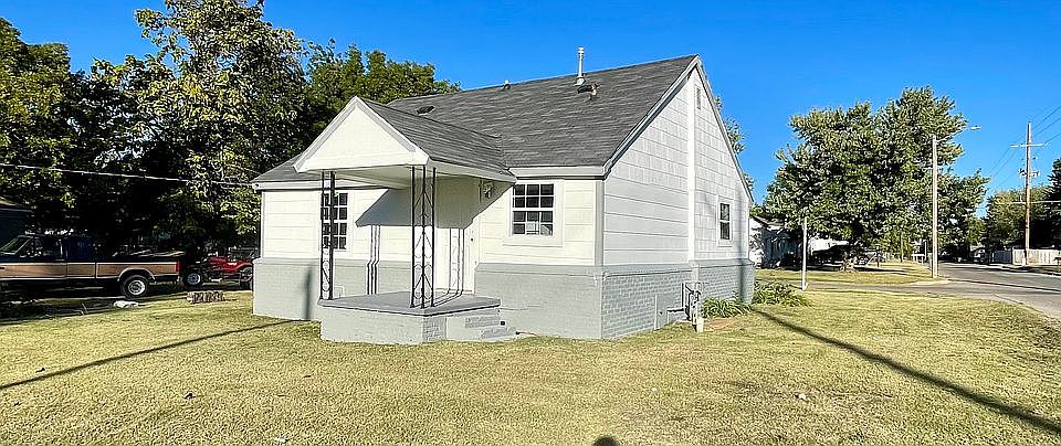 1st image of 301 N Seminole Ave