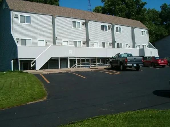 201 5th St APT 6, Coralville, IA 52241