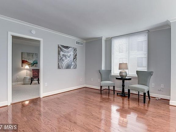 4th image of 1205 N Garfield St APT 807