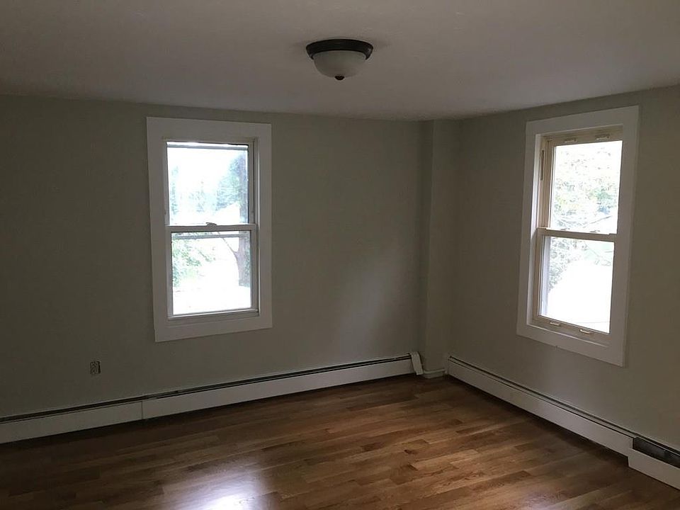 2nd image of 66 Oak #66