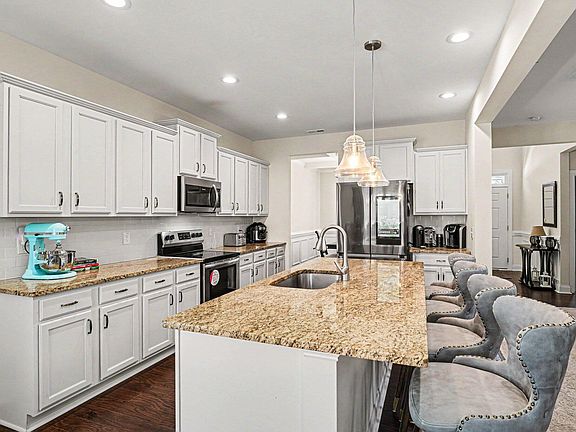 3rd image of 17 Barton Bay Ln