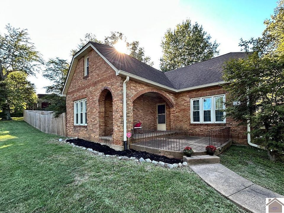 1st image of 821 Lone Oak Rd