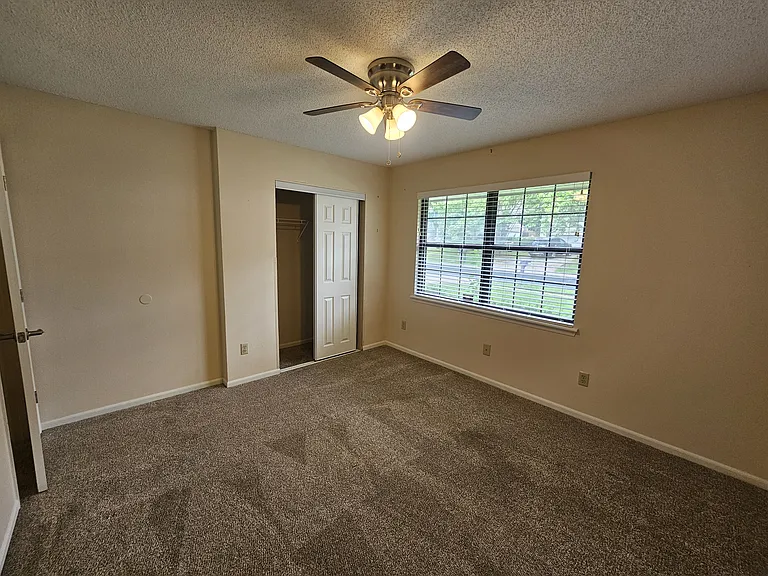 2412 NW 8th St — Photo 37