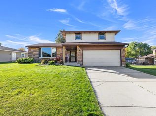 2932 Suzanne Ct, Green Bay, WI 54311