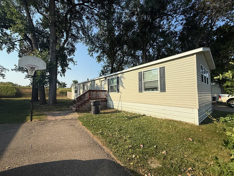 809 Woodland Trl — Photo 1