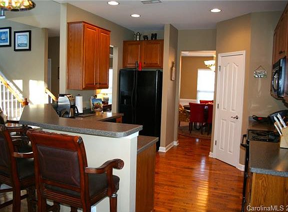 4th image of 8101 Brisbin Dr