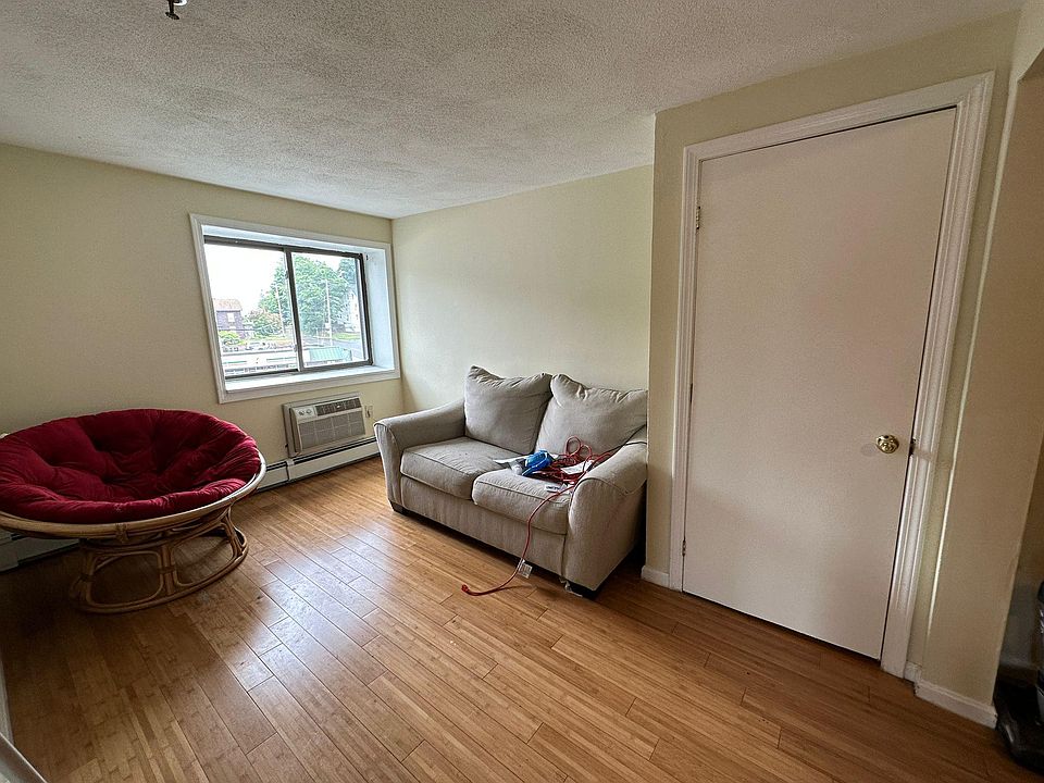2nd image of 86 Broad St #325