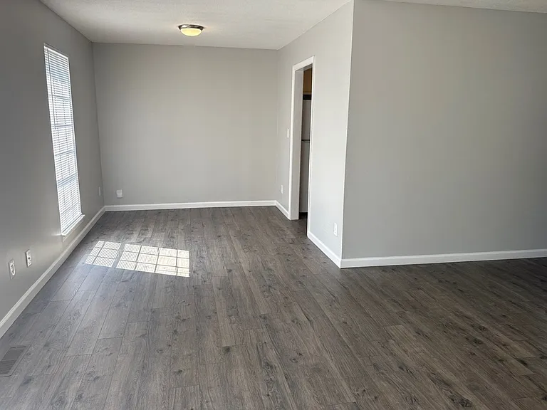 1068 Wallace Rd #B7 — Photo 4