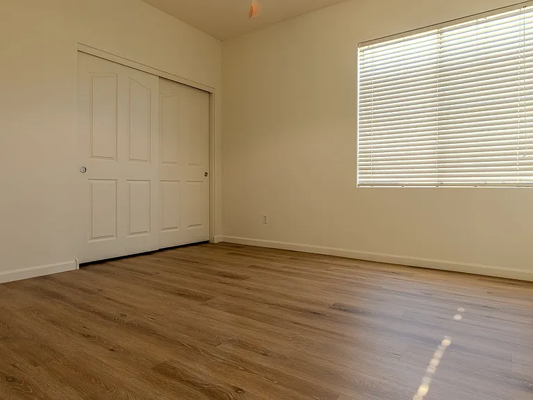 2051 E Carla Vista Dr — Photo 26