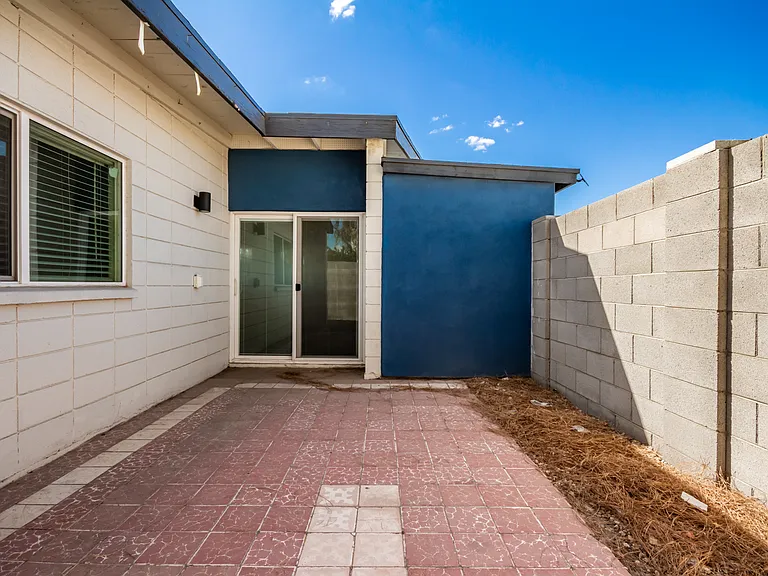 1911 E Amelia Ave #7 — Photo 12