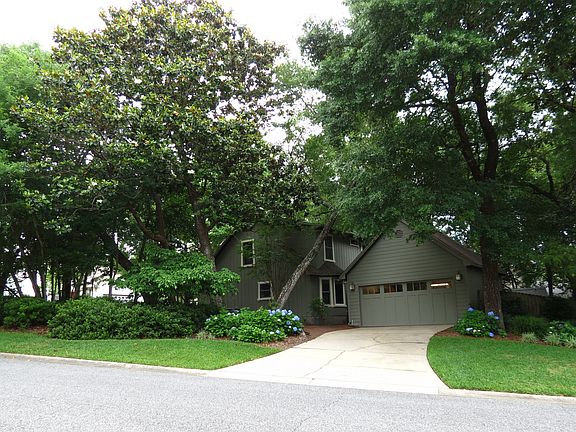 Side view w/detached garage