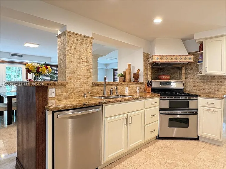 6610 SW 104th Ct — Photo 17