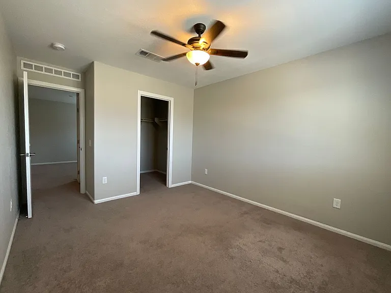 18 Pivot Ave — Photo 7