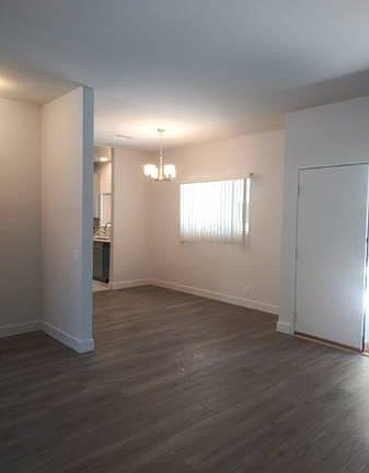 4th image of 12840 Moorpark St #104