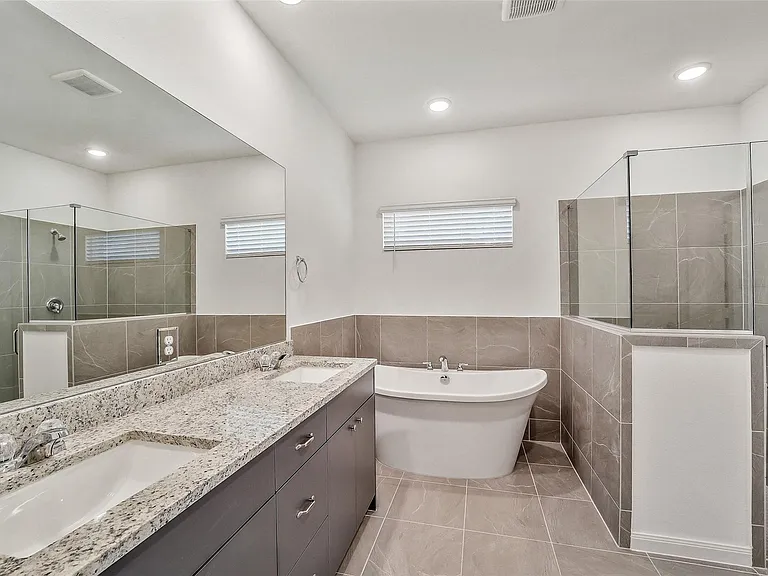 11943 Pondwood Dr — Photo 16