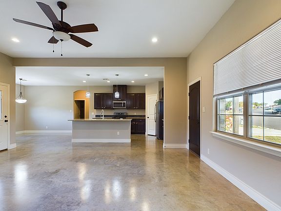 2nd image of 725 Darlington Dr #1