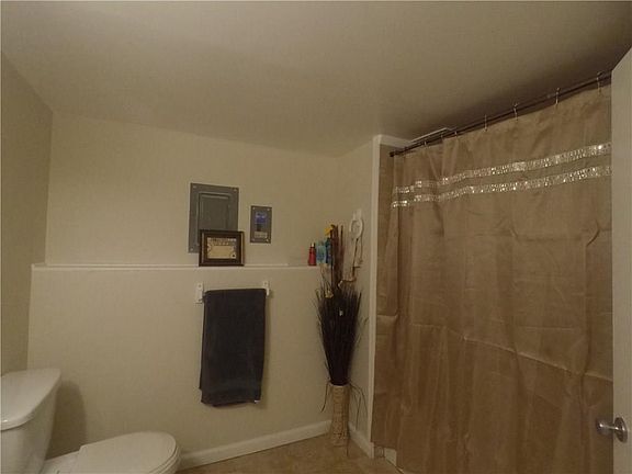 5th image of 1727 Wicks Ln