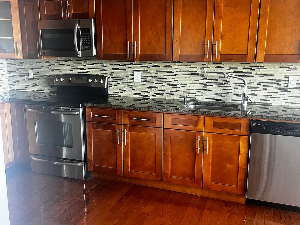 1st image of 60 Parkway Dr E APT 15M