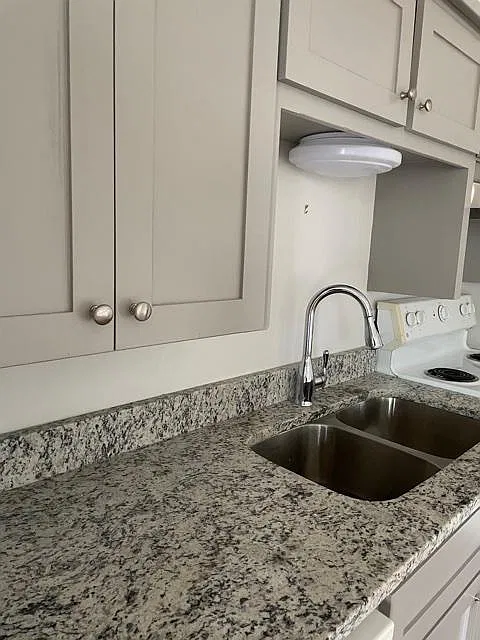 1 bed, 650 sqft, $1,025 — Photo 2