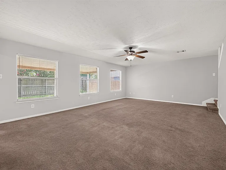 10031 Magnolia Way — Photo 8