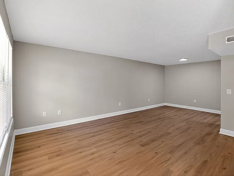 Alex Place Apartments — Photo 6