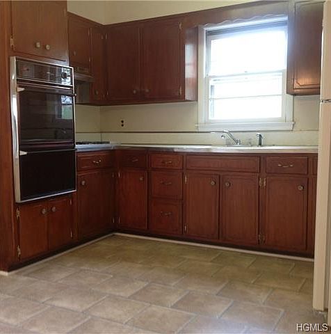 2nd image of 13 Sedgwick Ave