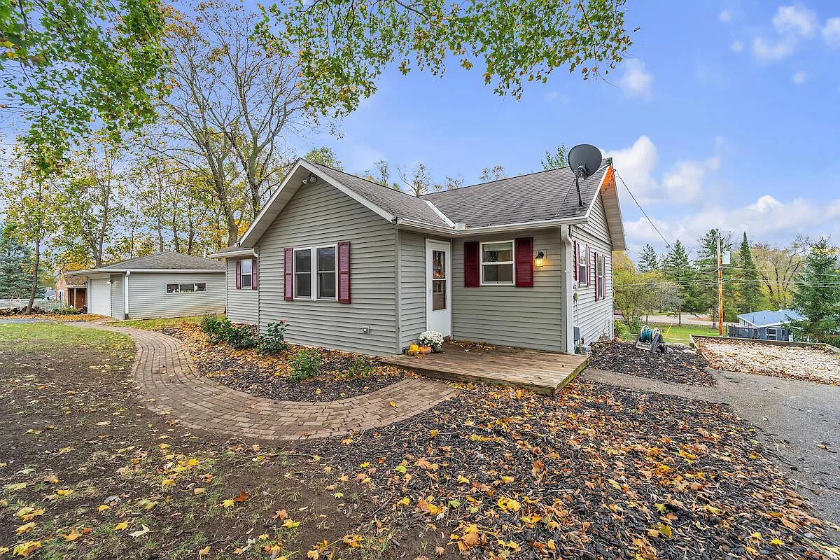 32851 Bayview DRIVE photo 1