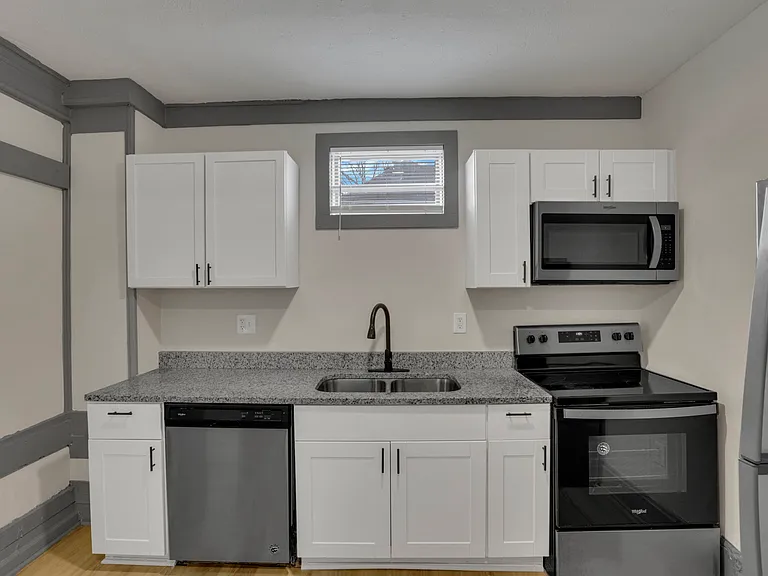 112 S Cypress Ave — Photo 8