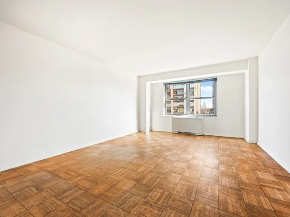 360 East 72nd Street image 7 of 21